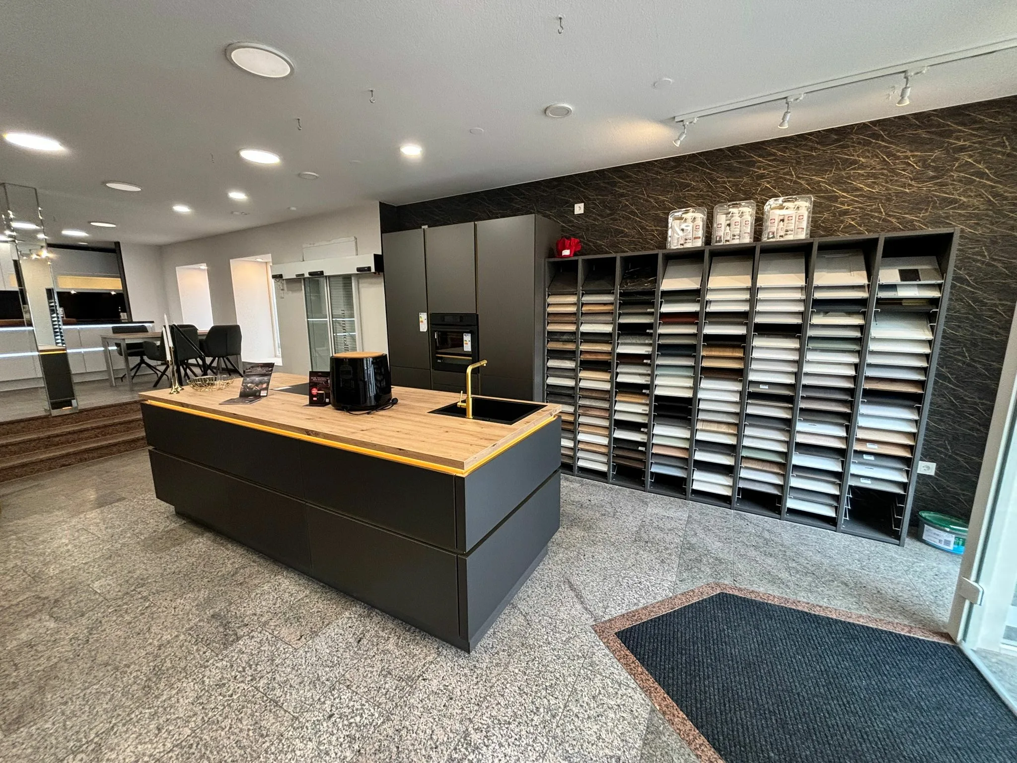 grifflose Küche Nobilia im KüchenTreff Alzey