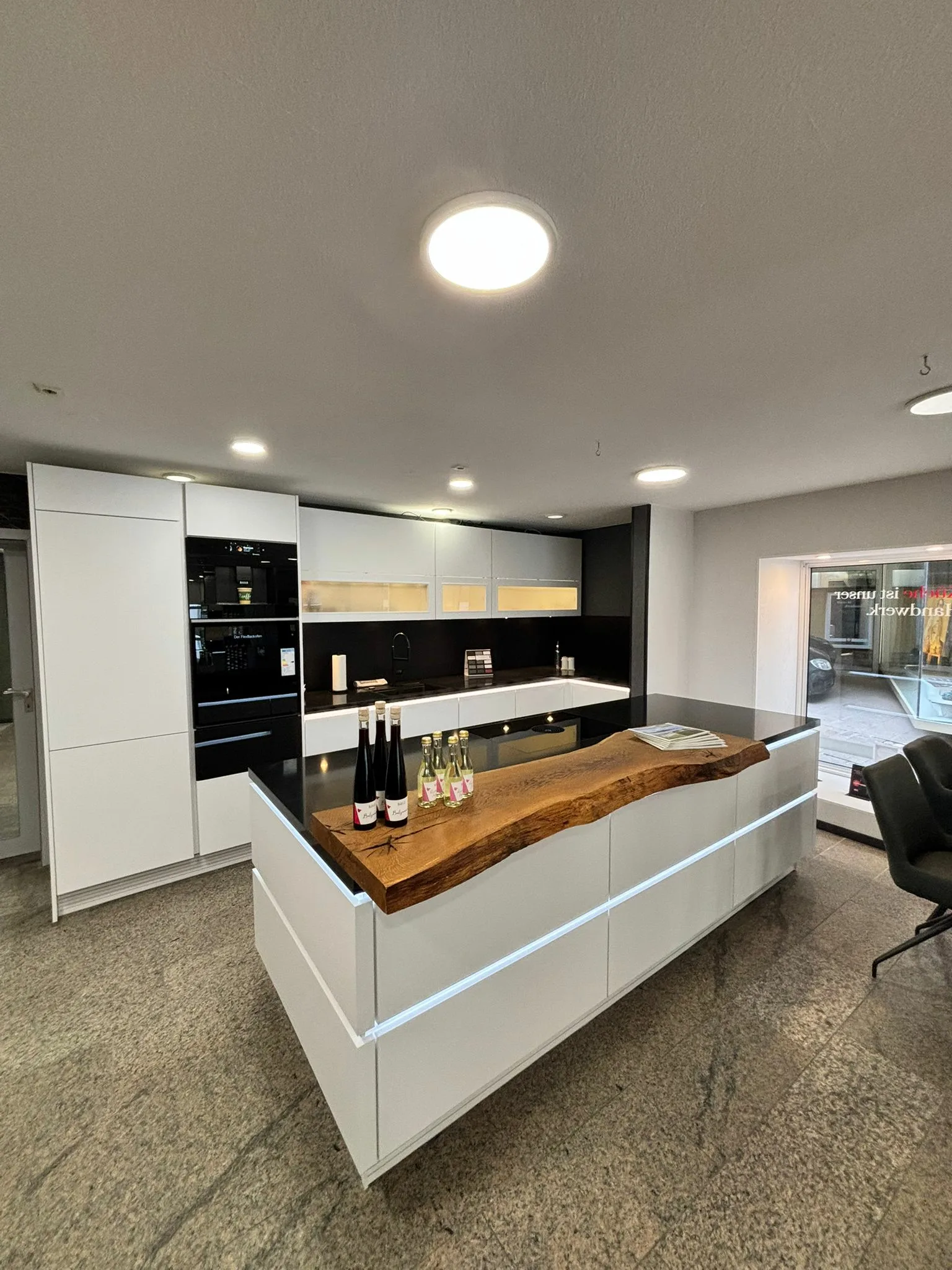 Ausstellungsküche Nobilia moderne Einbauküche, Küchen für Kochschule im KüchenTreff Alzey